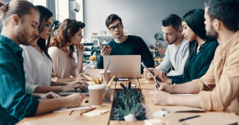 Digital Leadership: Empowering General Managers in a Digital-First World | Business Analytics | EmeritusIndia